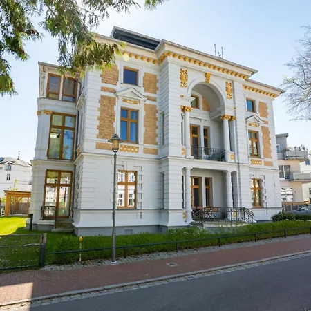 Designerwohnung In Alter Fuer Familien, Mit Terrasse Und 2 Schlafzimmern