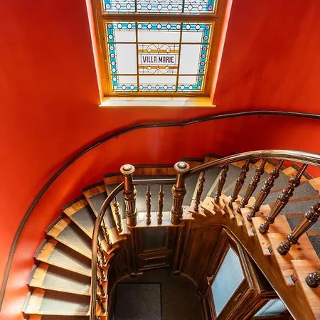 Designerwohnung In Alter Fuer Familien, Mit Terrasse Und 2 Schlafzimmern *